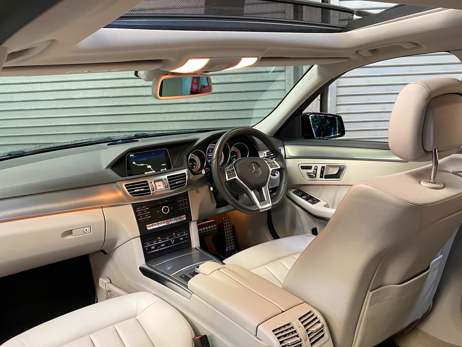Used Mercedes-Benz E Class 2016 for sale - 76344346: Photo 2