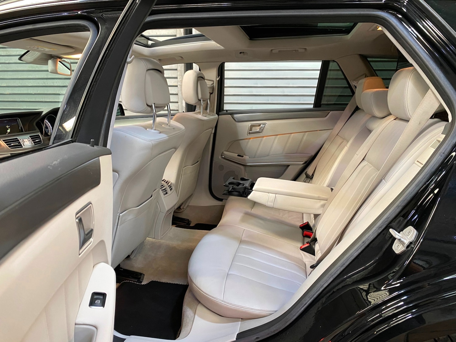 Used Mercedes-Benz E Class 2016 for sale - 76344346: Photo 8