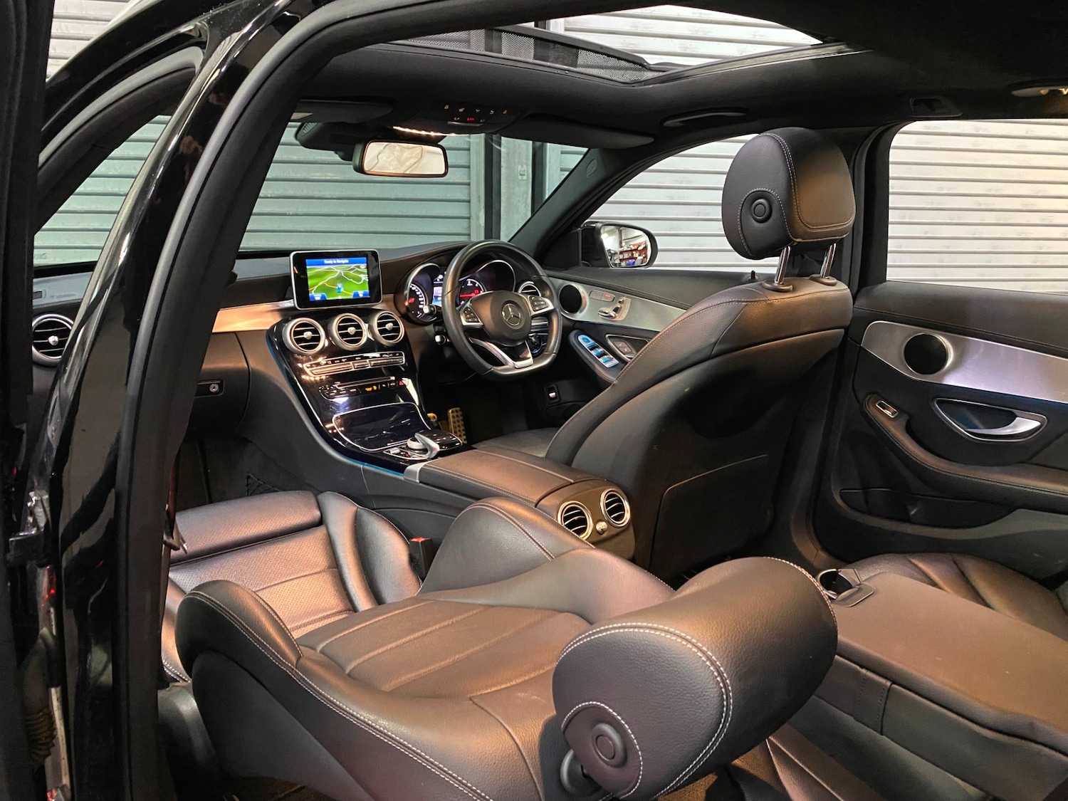 Used Mercedes-Benz C Class 2015 for sale - 76968944: Photo 4