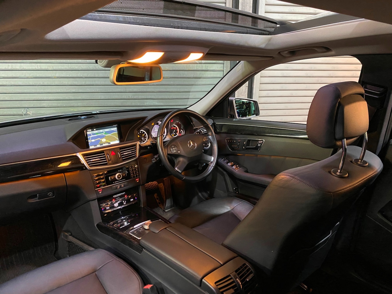 Used Mercedes-Benz E Class 2010 for sale - 76797484: Photo 2