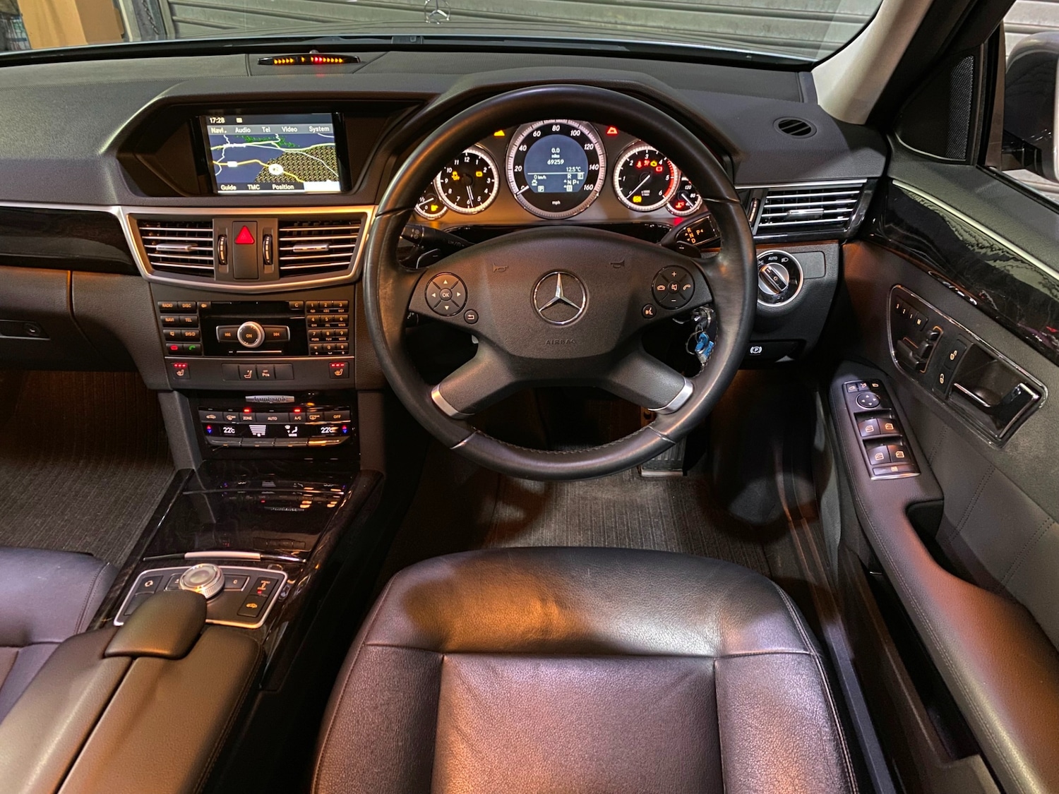 Used Mercedes-Benz E Class 2010 for sale - 76797484: Photo 6