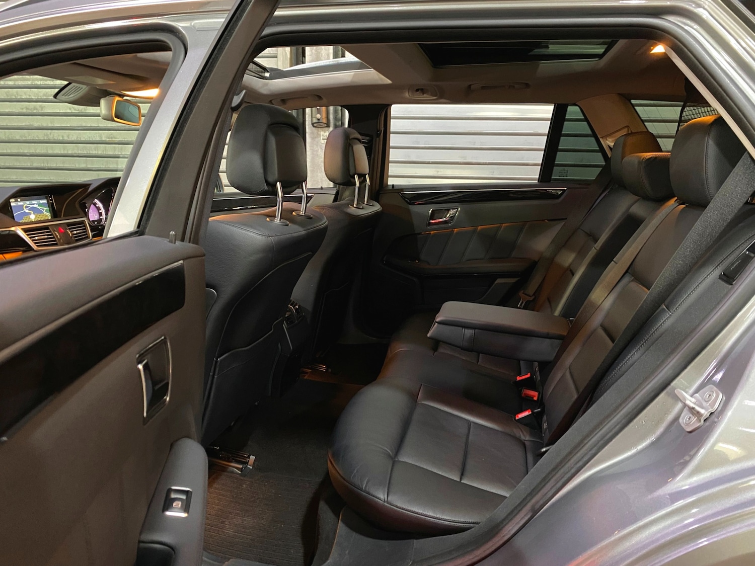 Used Mercedes-Benz E Class 2010 for sale - 76797484: Photo 8