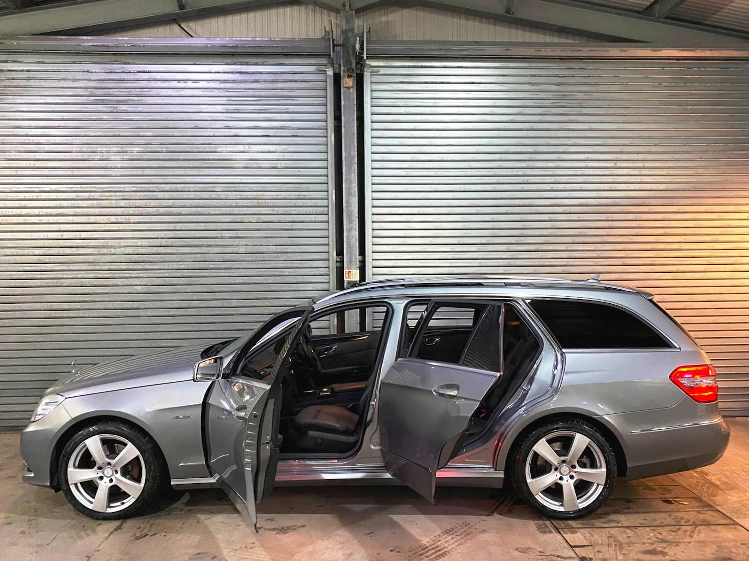 Used Mercedes-Benz E Class 2010 for sale - 76797484: Photo 9