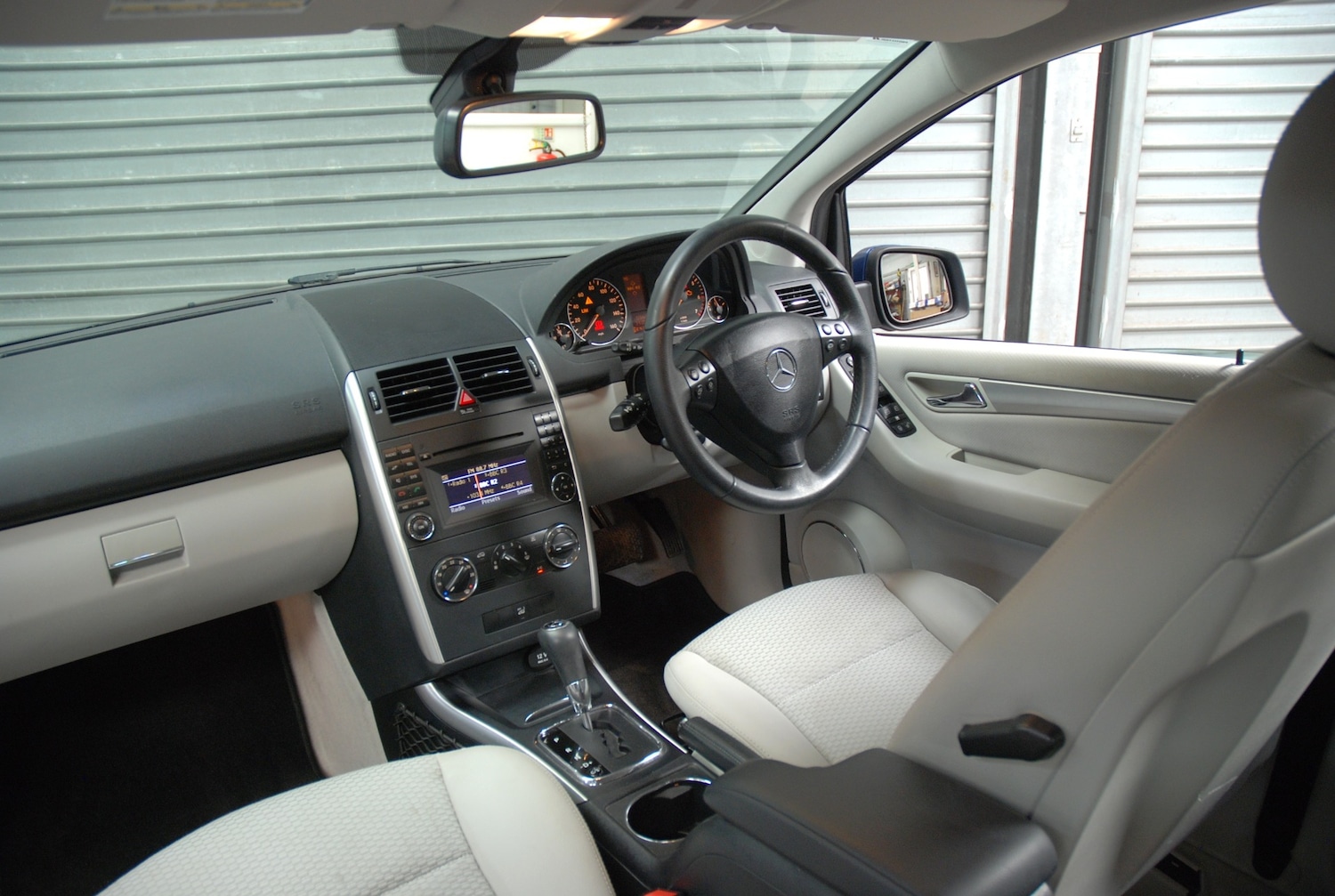 Used Mercedes-Benz A-Class 2011 for sale - 77352187: Photo 2