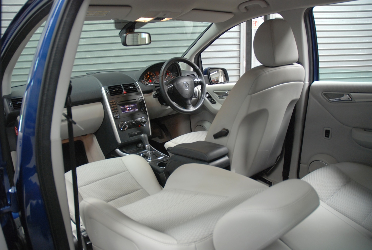 Used Mercedes-Benz A-Class 2011 for sale - 77352187: Photo 4