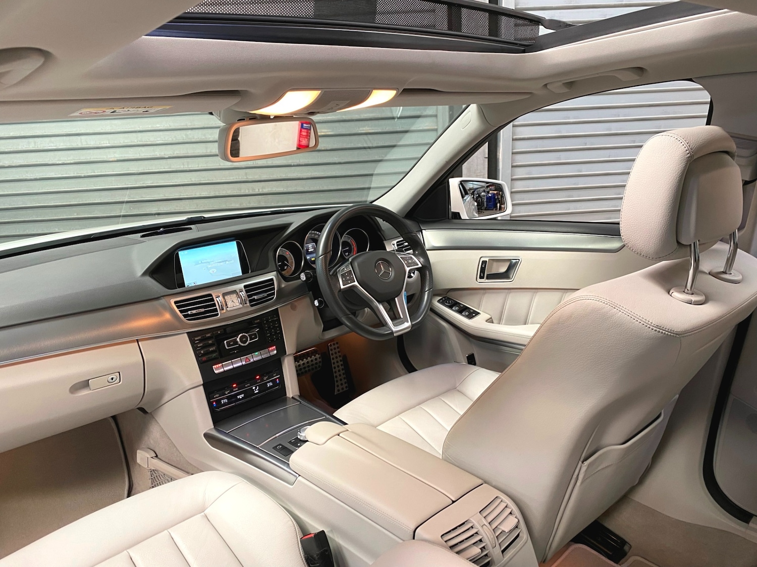 Used Mercedes-Benz E Class 2014 for sale - 77935235: Photo 2