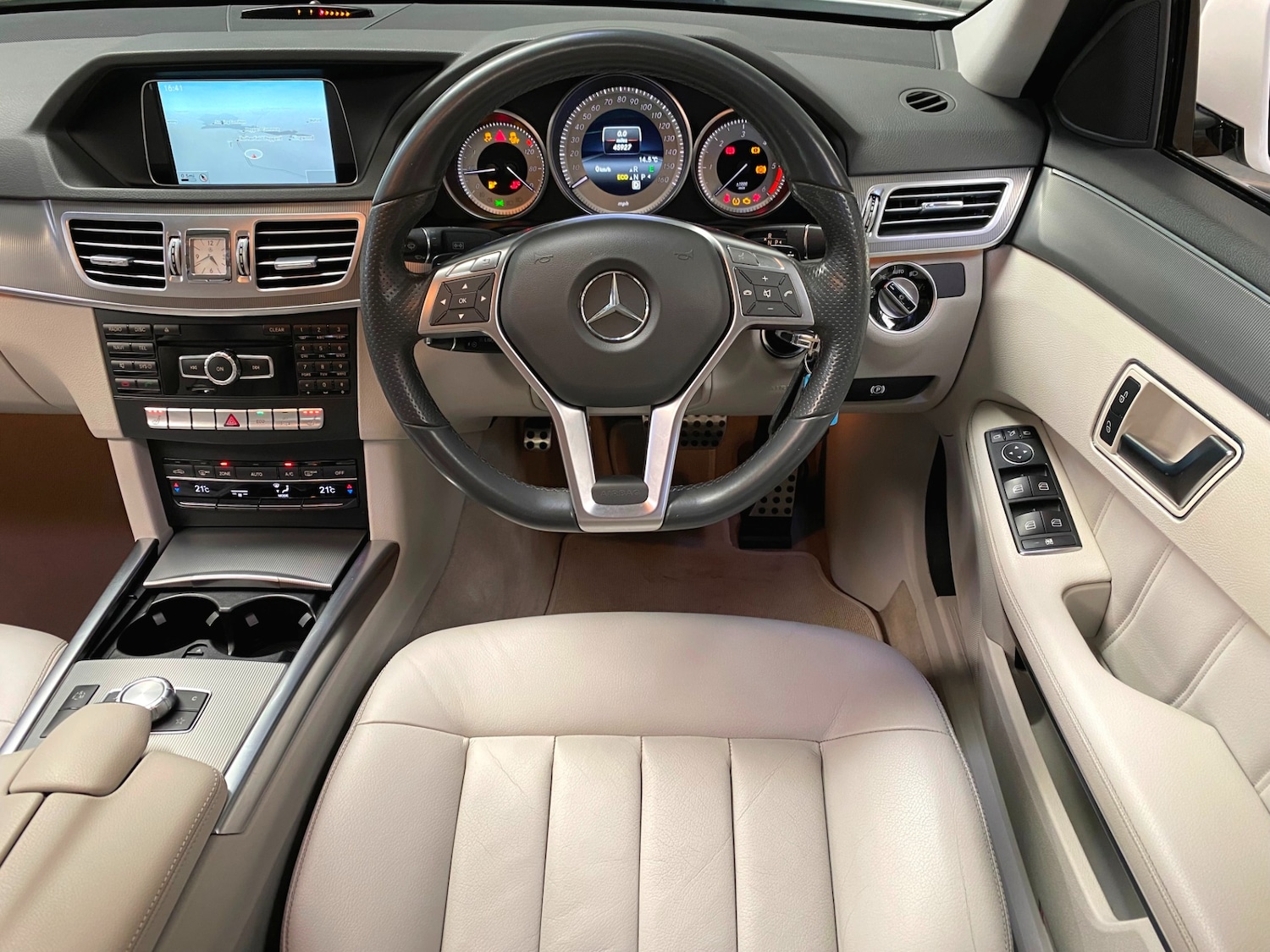 Used Mercedes-Benz E Class 2014 for sale - 77935235: Photo 6