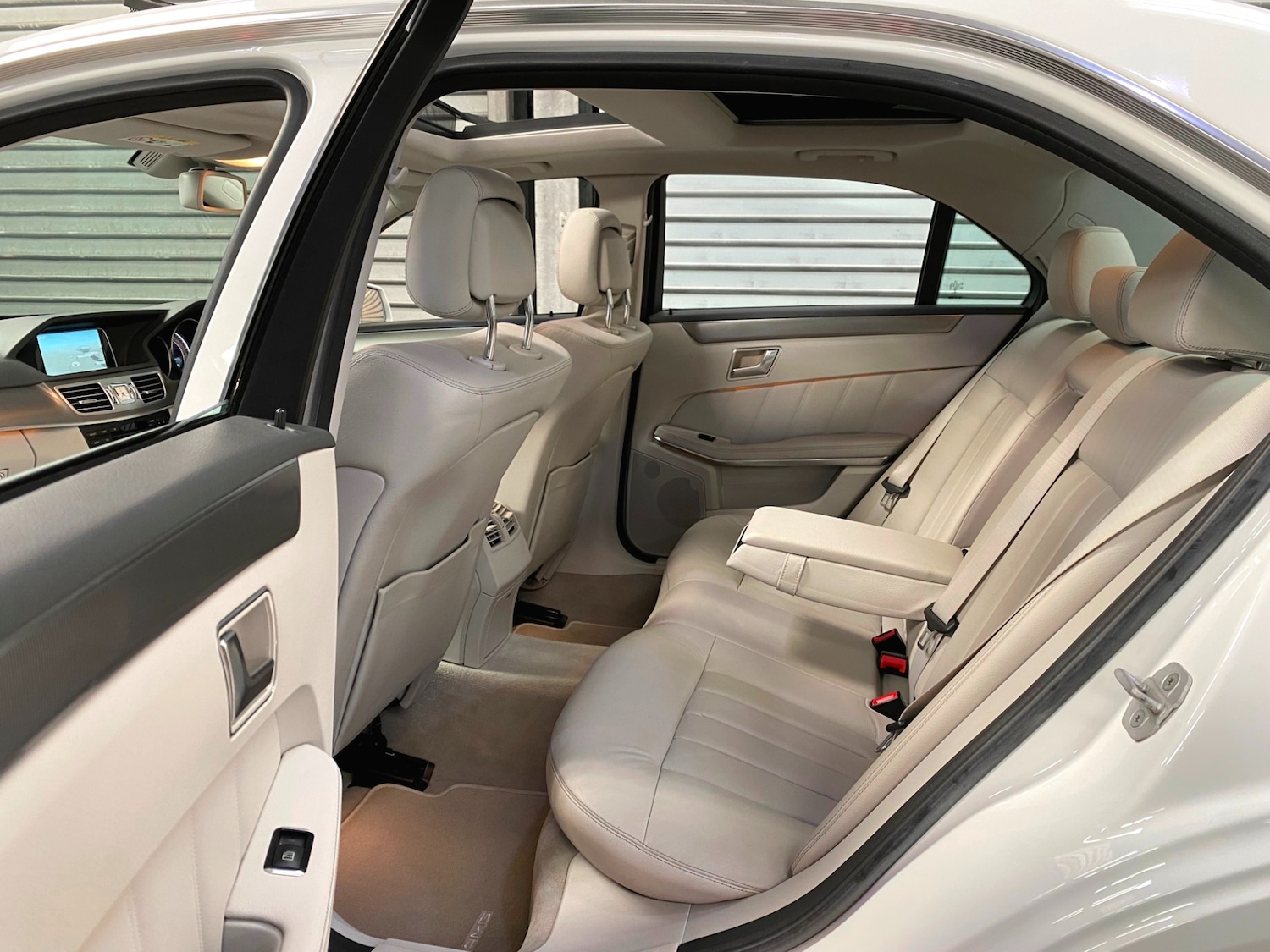 Used Mercedes-Benz E Class 2014 for sale - 77935235: Photo 8