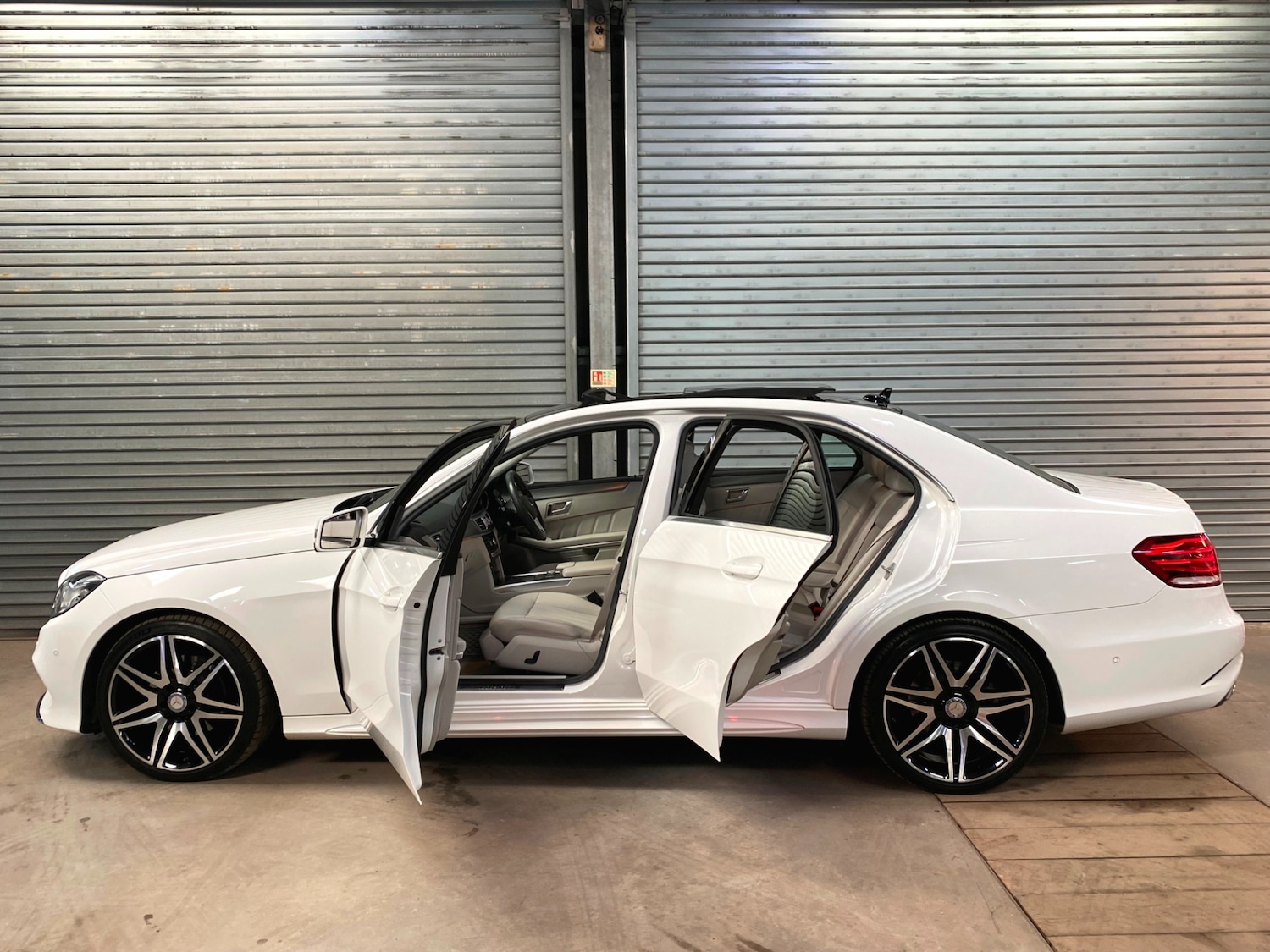 Used Mercedes-Benz E Class 2014 for sale - 77935235: Photo 9