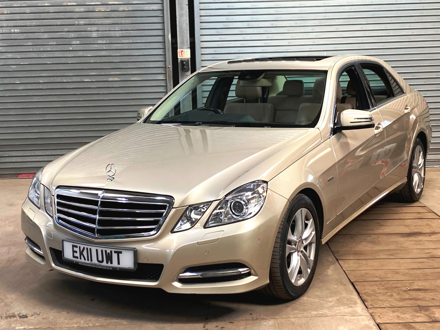 Used Mercedes-Benz E Class 2011 for sale - 78210461: Photo 3