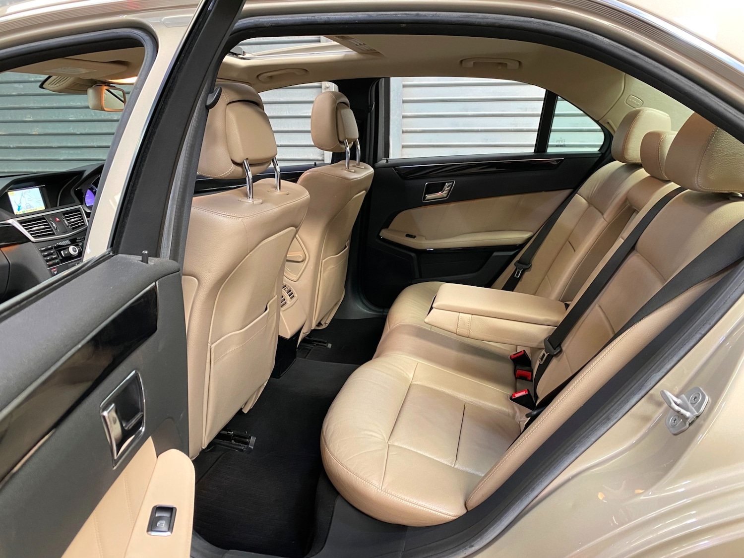 Used Mercedes-Benz E Class 2011 for sale - 78210461: Photo 8