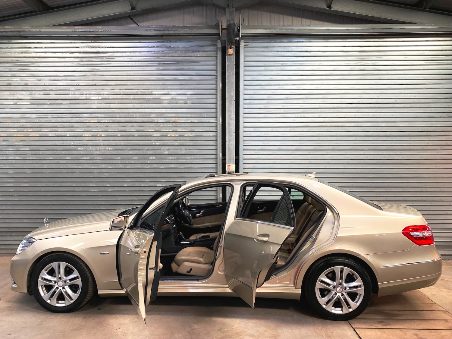 Used Mercedes-Benz E Class 2011 for sale - 78210461: Photo 9