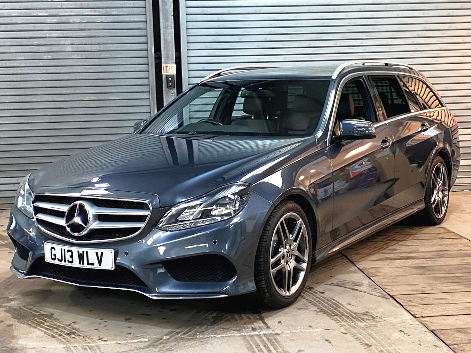 Used Mercedes-Benz E Class 2013 for sale - 77234615: Photo 3