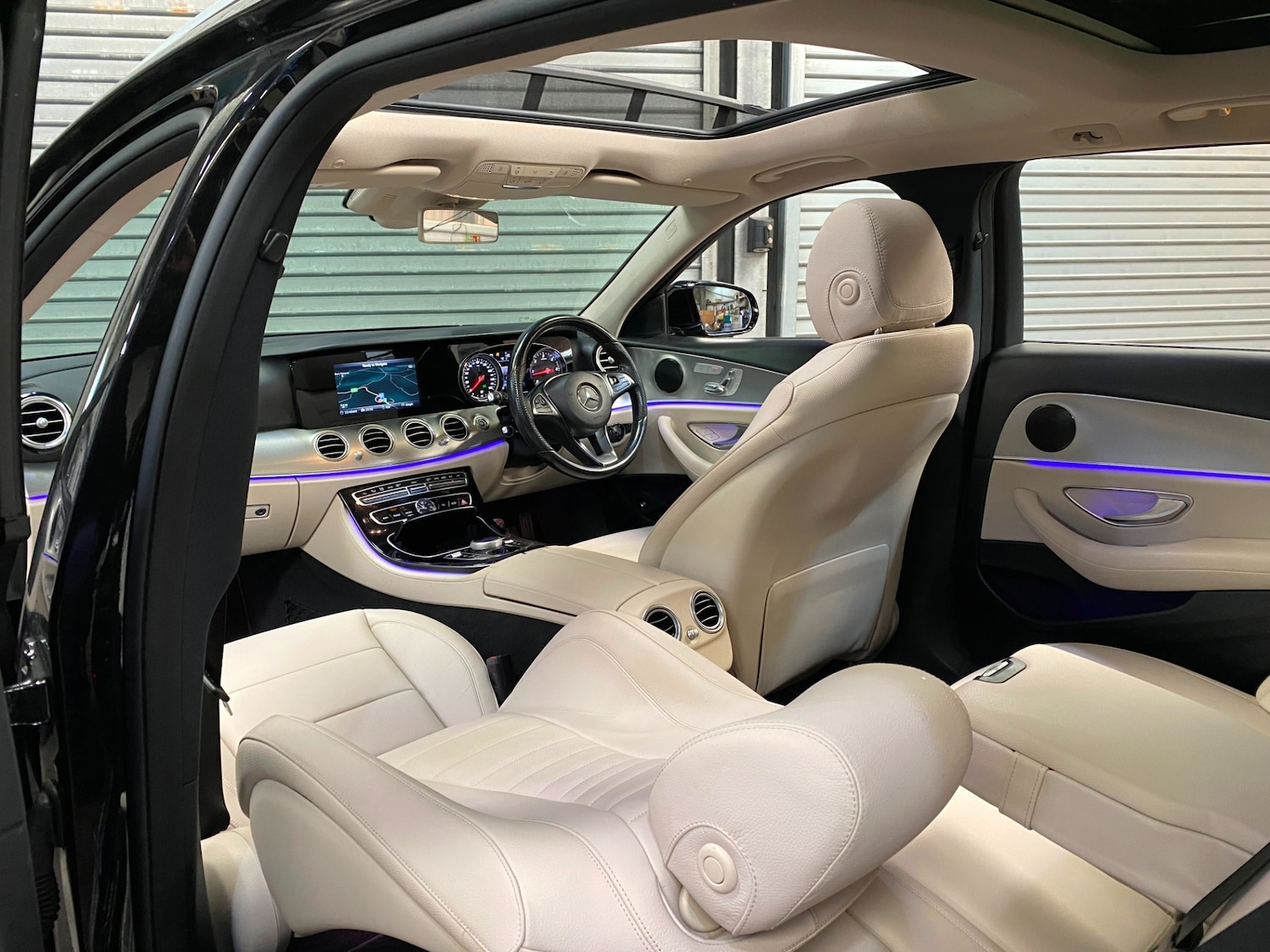 Used Mercedes-Benz E Class 2017 for sale - 76171610: Photo 4