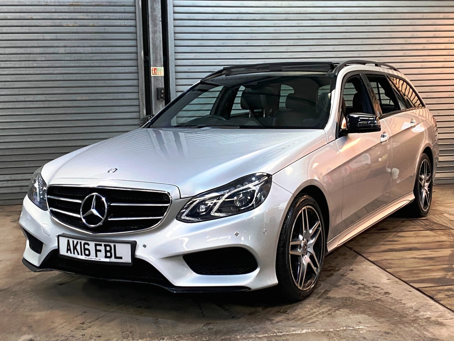 Used Mercedes-Benz E Class 2016 for sale - 76589091: Photo 3