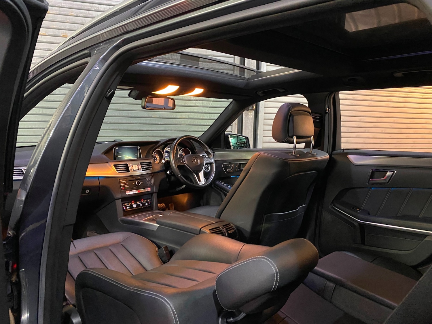 Used Mercedes-Benz E Class 2015 for sale - 76961211: Photo 4