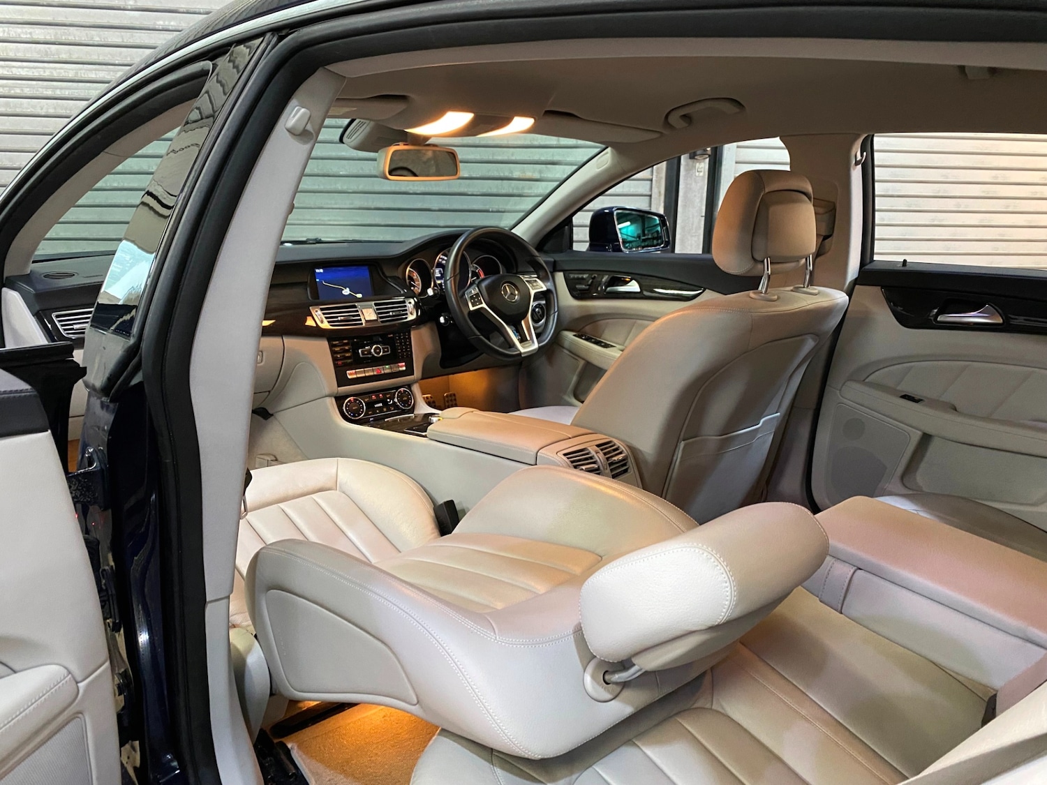 Used Mercedes-Benz CLS 2012 for sale - 77790164: Photo 4