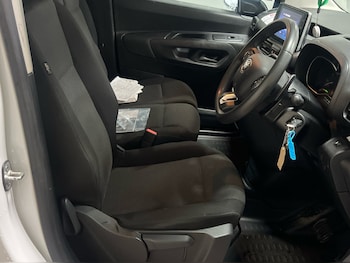 Used Toyota PROACE CITY 2024 for sale - 77552410: Photo