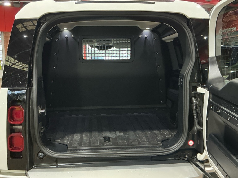 Used Land Rover Defender 2023 for sale - 78036767: Photo 4