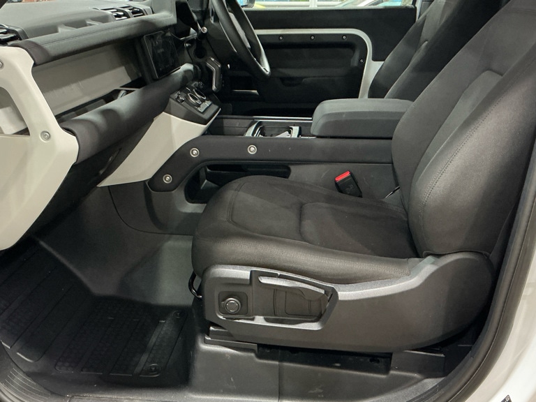 Used Land Rover Defender 2023 for sale - 78036767: Photo 5