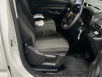 Used Toyota PROACE CITY 2024 for sale - 77545170: Photo