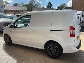 Used Ford Transit Courier 2018 for sale - 79478180: Photo