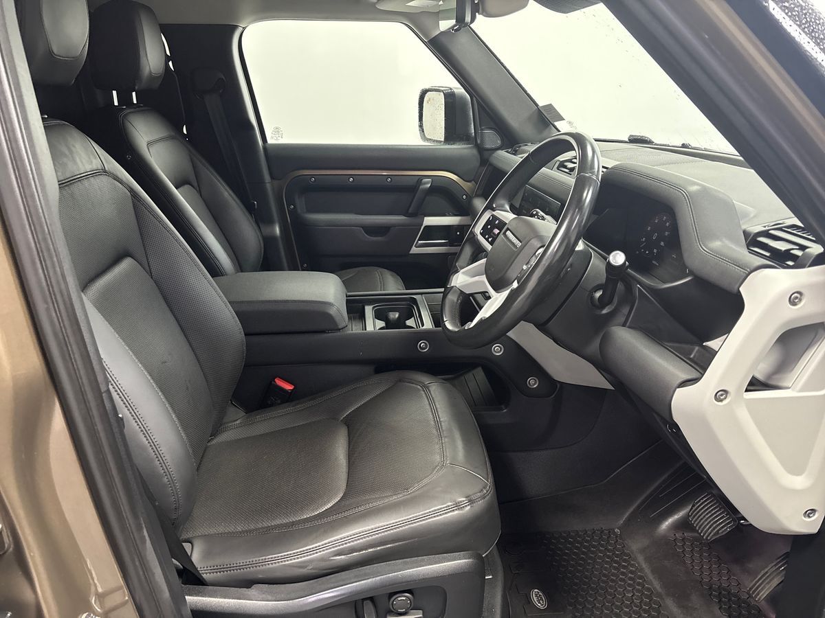 Used Land Rover Defender 2023 for sale - 76344074: Photo 11