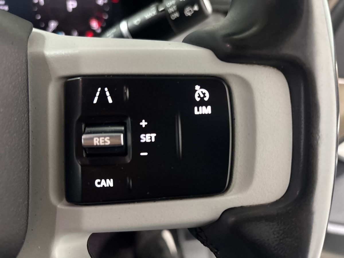 Used Land Rover Defender 2023 for sale - 76344074: Photo 16