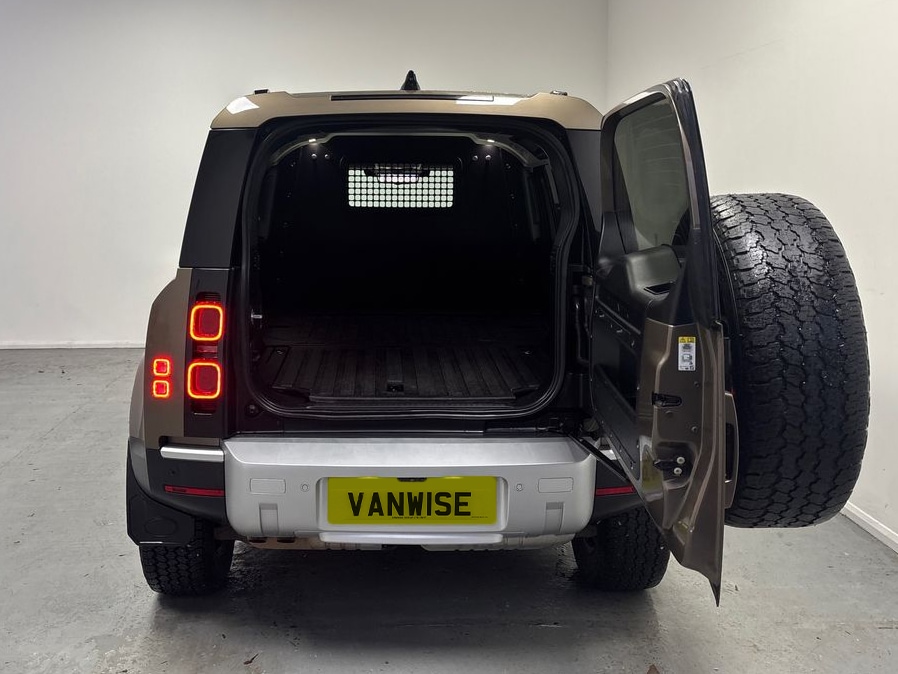 Used Land Rover Defender 2023 for sale - 76344074: Photo 8