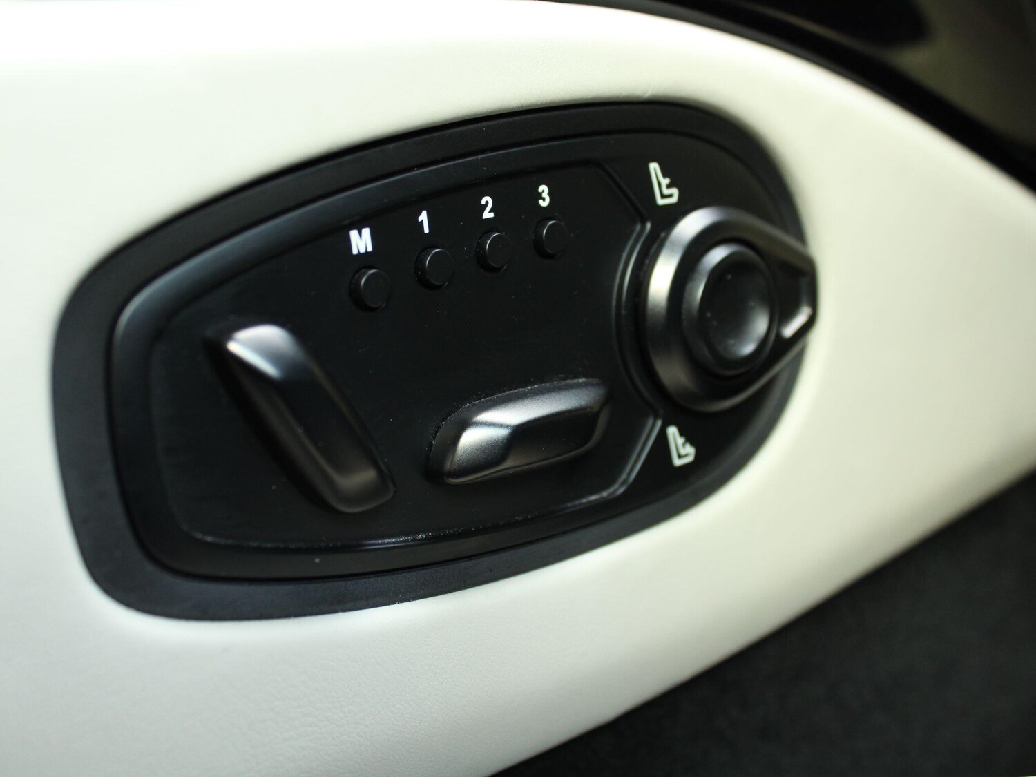 Used Aston Martin Vantage 2023 for sale - 76247006: Photo 12