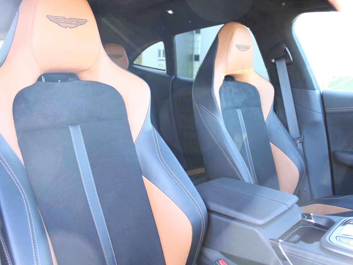 Used Aston Martin DBX 2025 for sale - 77892620: Photo 12