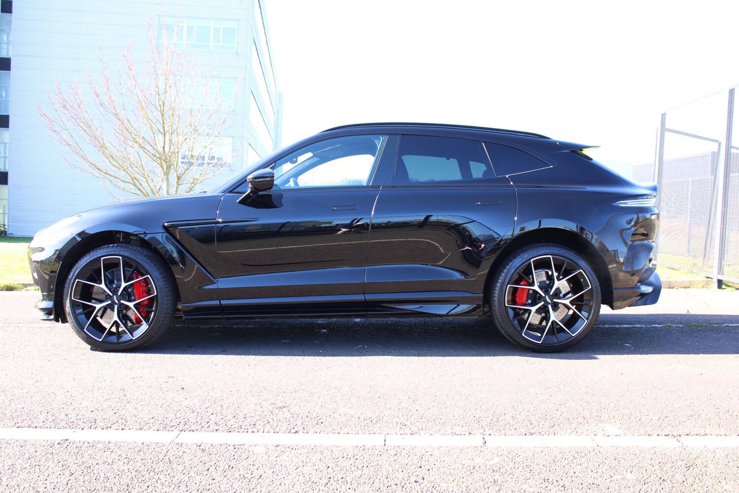 Used Aston Martin DBX 2025 for sale - 77892620: Photo 17