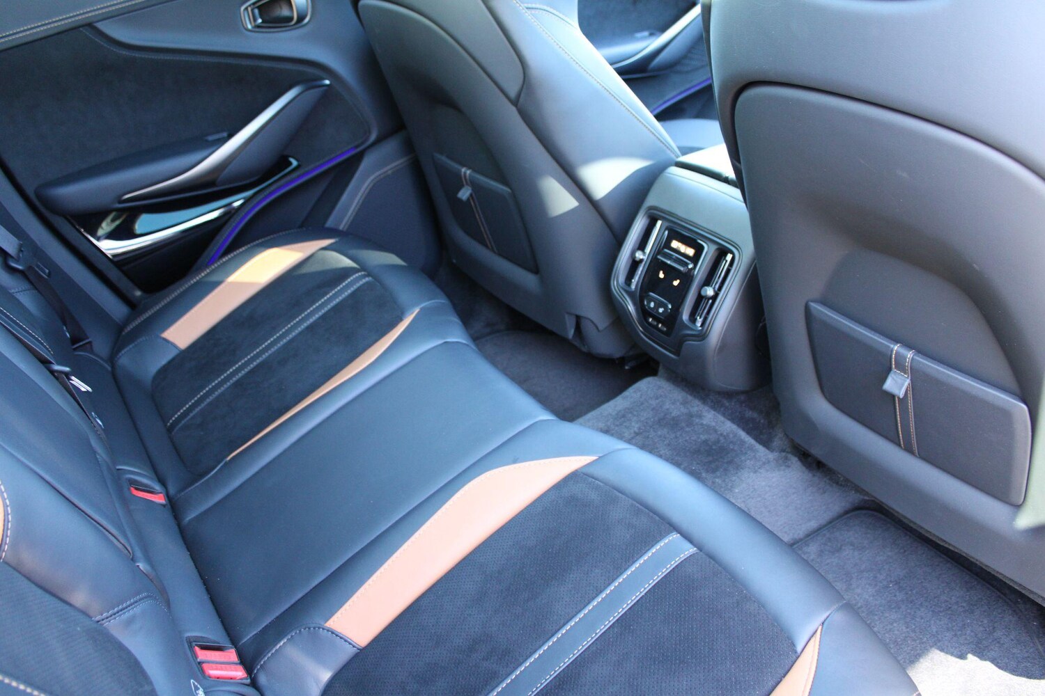 Used Aston Martin DBX 2025 for sale - 77892620: Photo 23