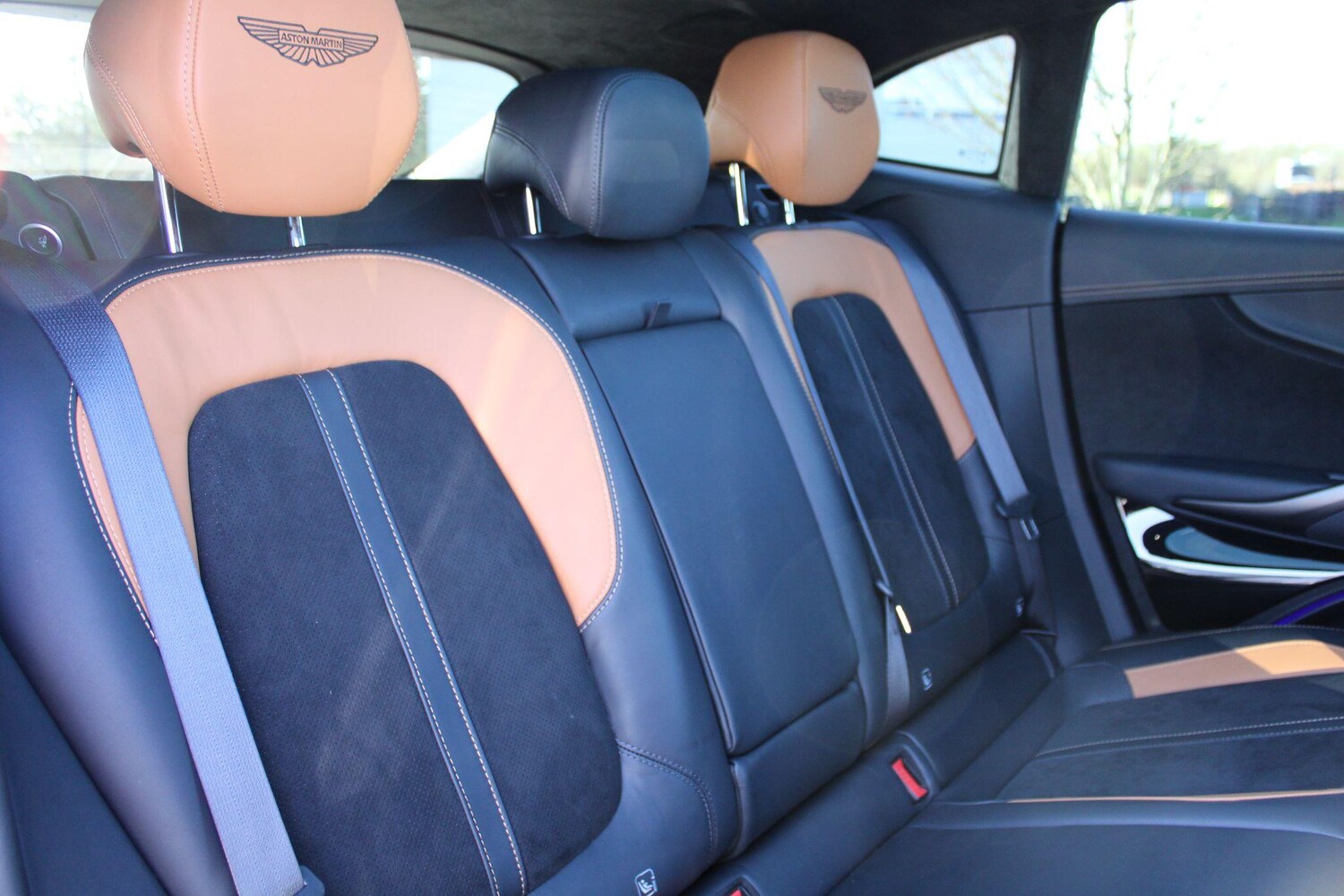 Used Aston Martin DBX 2025 for sale - 77892620: Photo 24