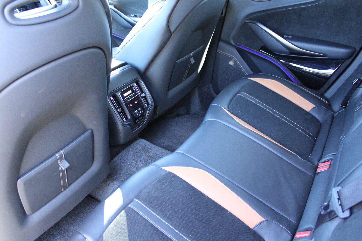 Used Aston Martin DBX 2025 for sale - 77892620: Photo 25