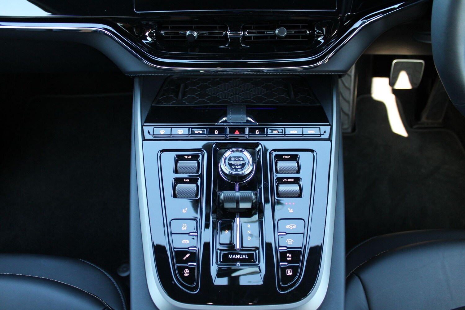 Used Aston Martin DBX 2025 for sale - 77892620: Photo 28