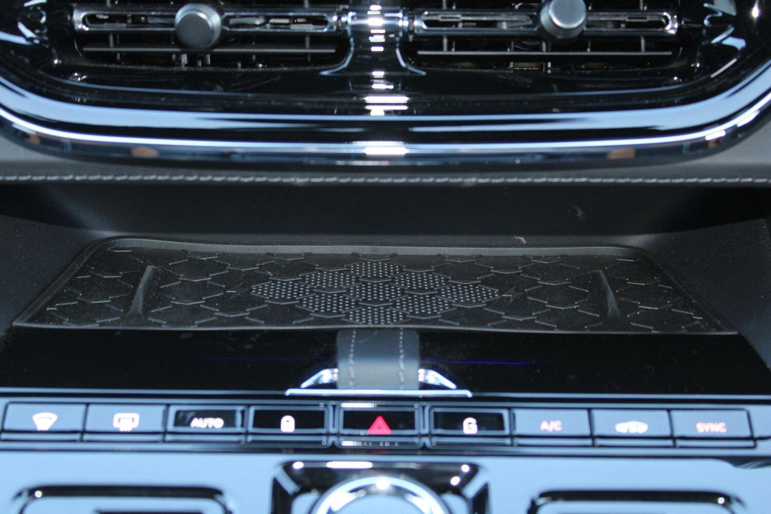 Used Aston Martin DBX 2025 for sale - 77892620: Photo 29