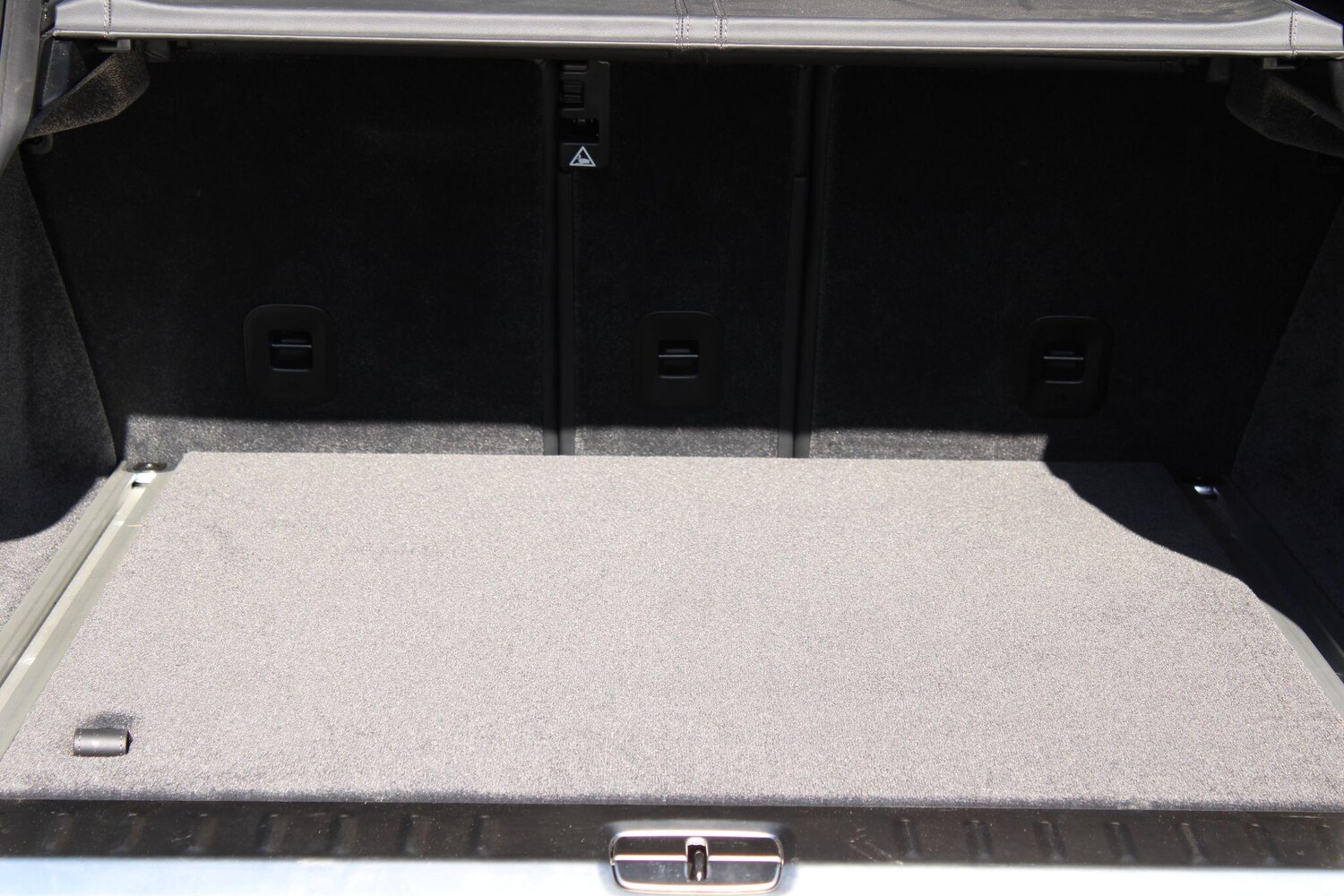 Used Aston Martin DBX 2025 for sale - 77892620: Photo 31