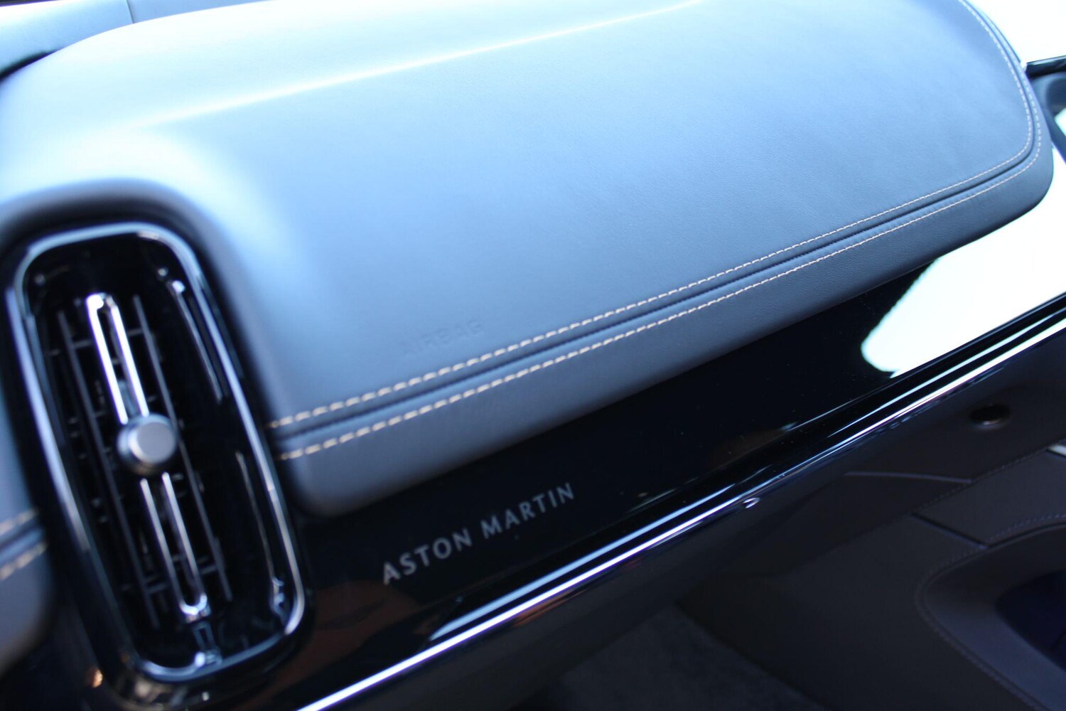 Used Aston Martin DBX 2025 for sale - 77892620: Photo 32