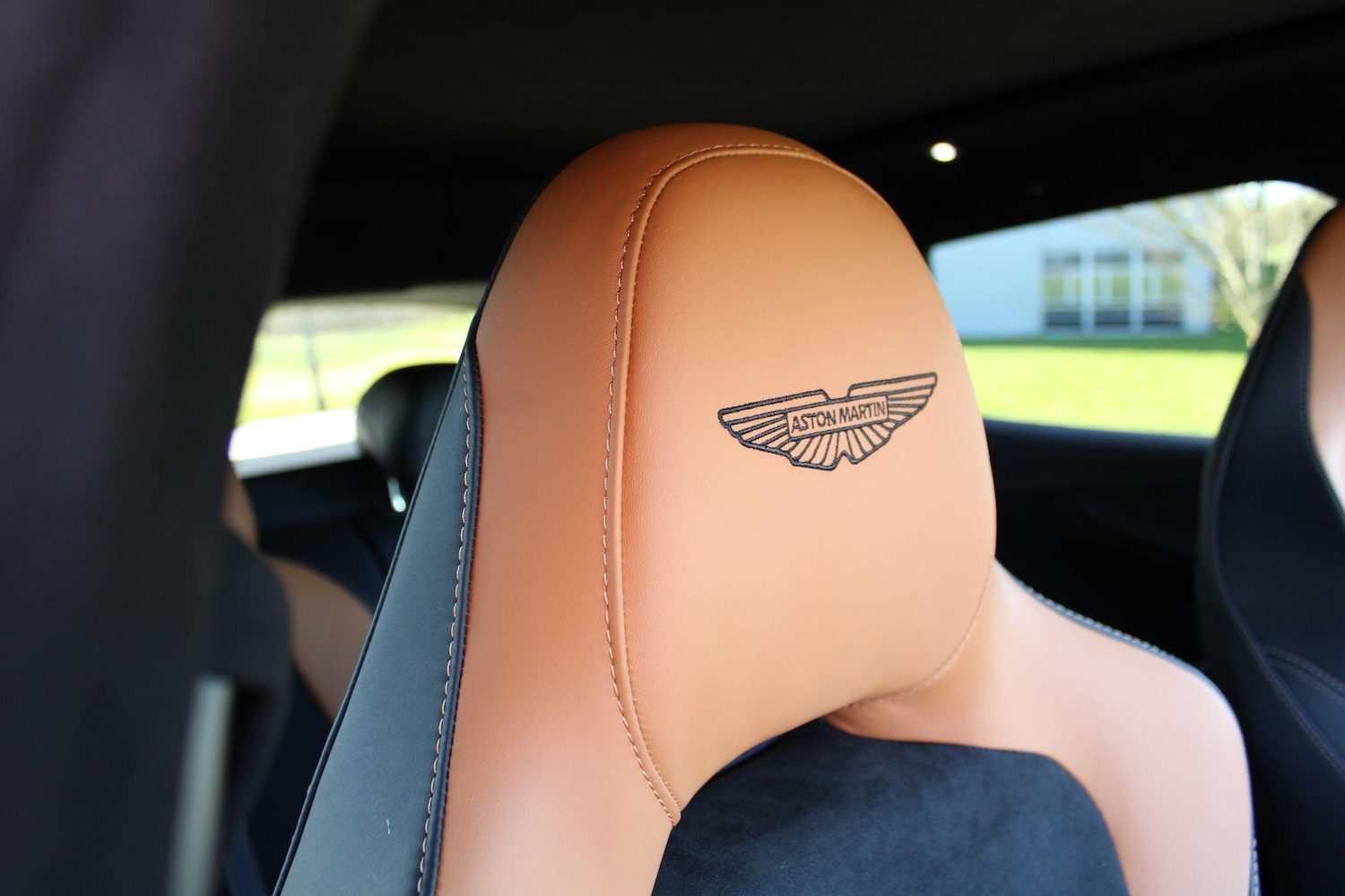 Used Aston Martin DBX 2025 for sale - 77892620: Photo 5