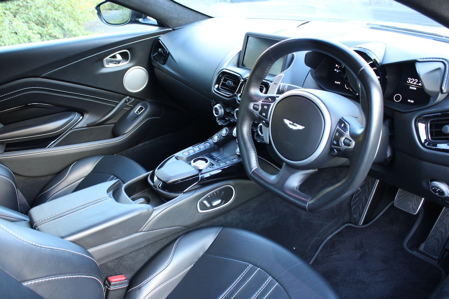 Used Aston Martin Vantage 2019 for sale - 76360483: Photo 10