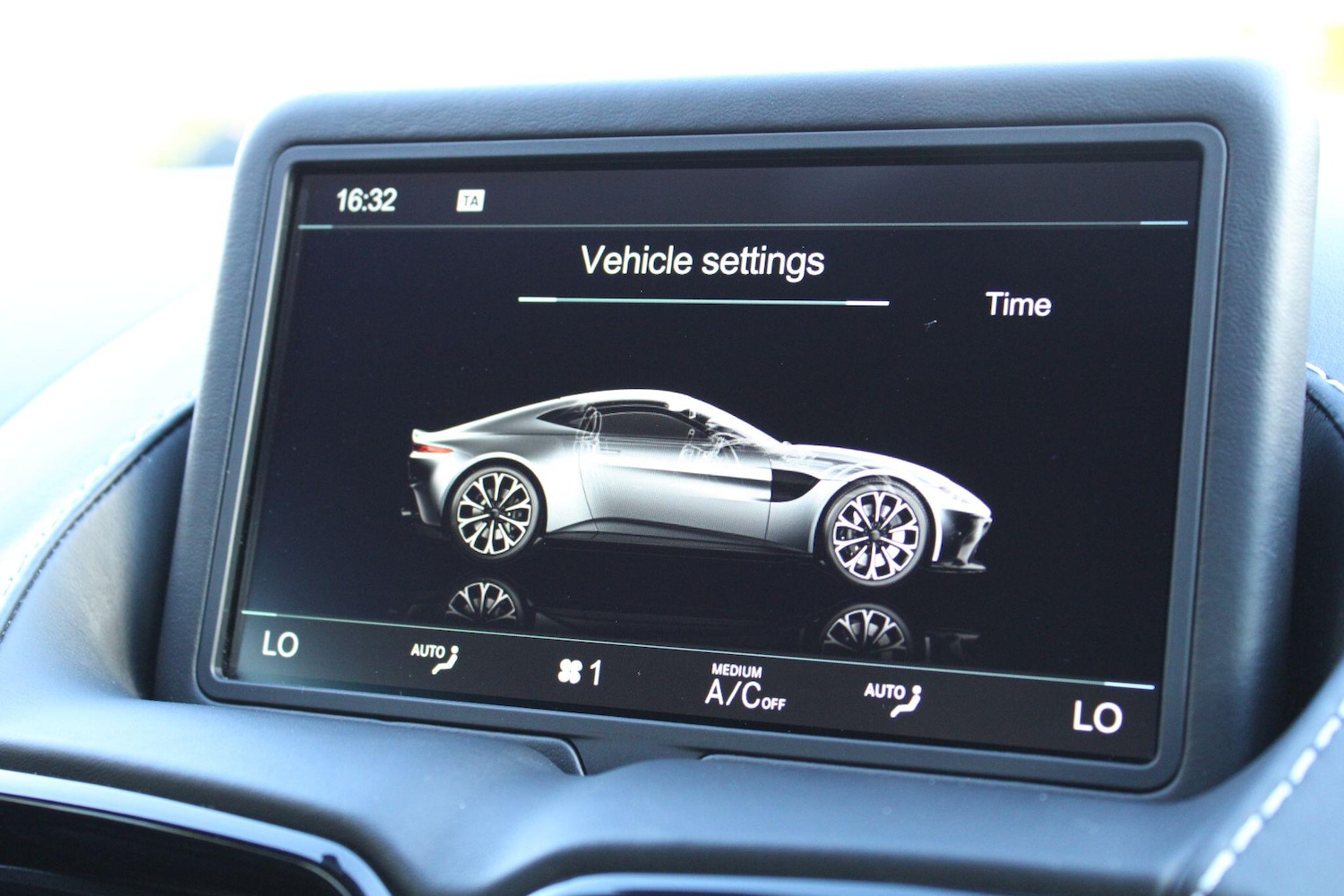 Used Aston Martin Vantage 2019 for sale - 76360483: Photo 24