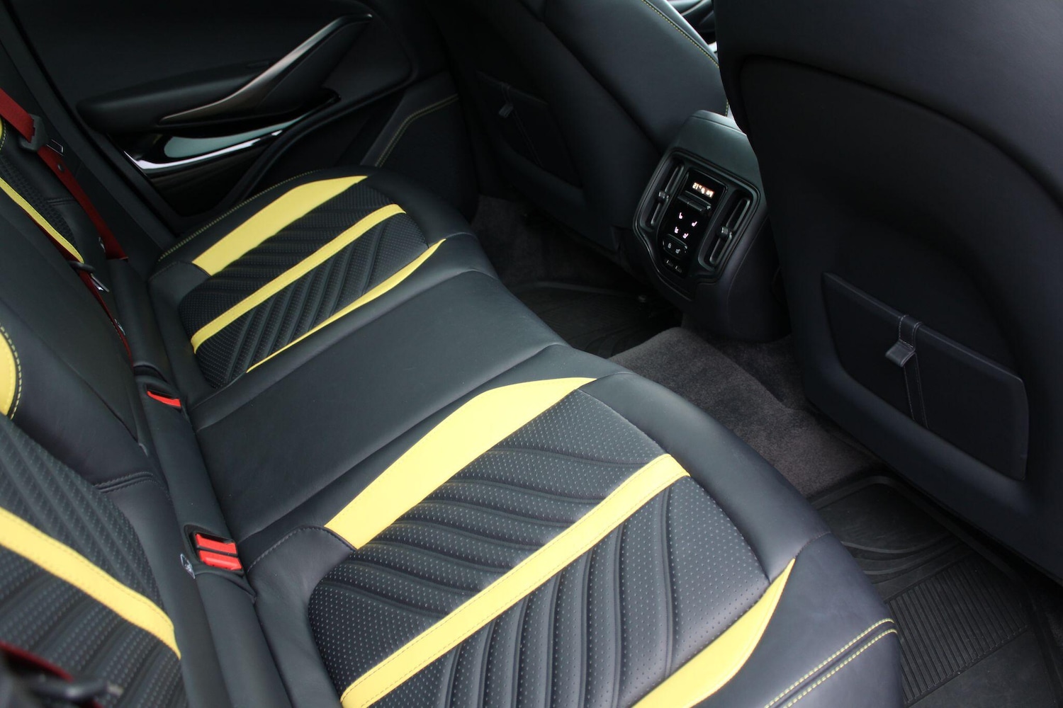 Used Aston Martin DBX 2022 for sale - 77683799: Photo 23