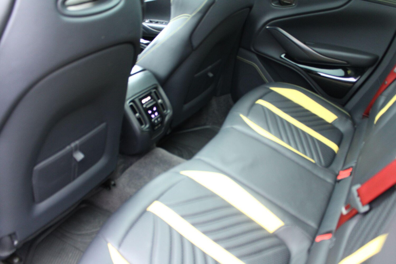 Used Aston Martin DBX 2022 for sale - 77683799: Photo 24