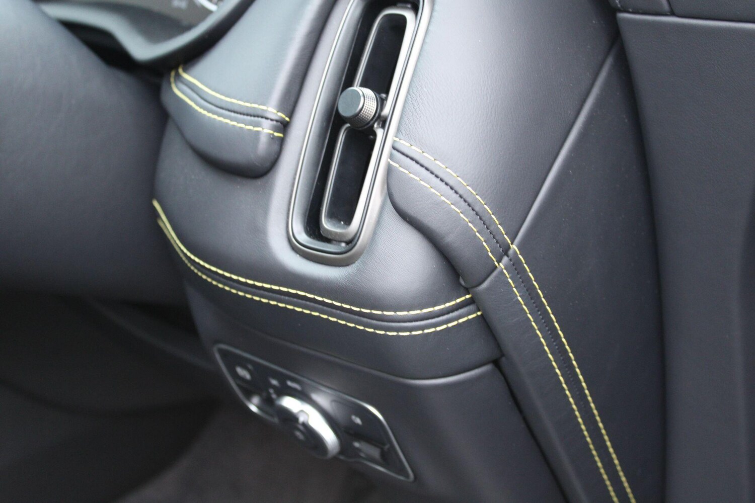 Used Aston Martin DBX 2022 for sale - 77683799: Photo 29