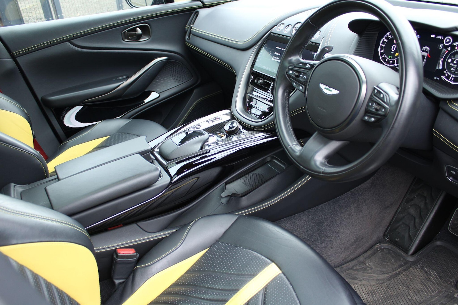 Used Aston Martin DBX 2022 for sale - 77683799: Photo 3