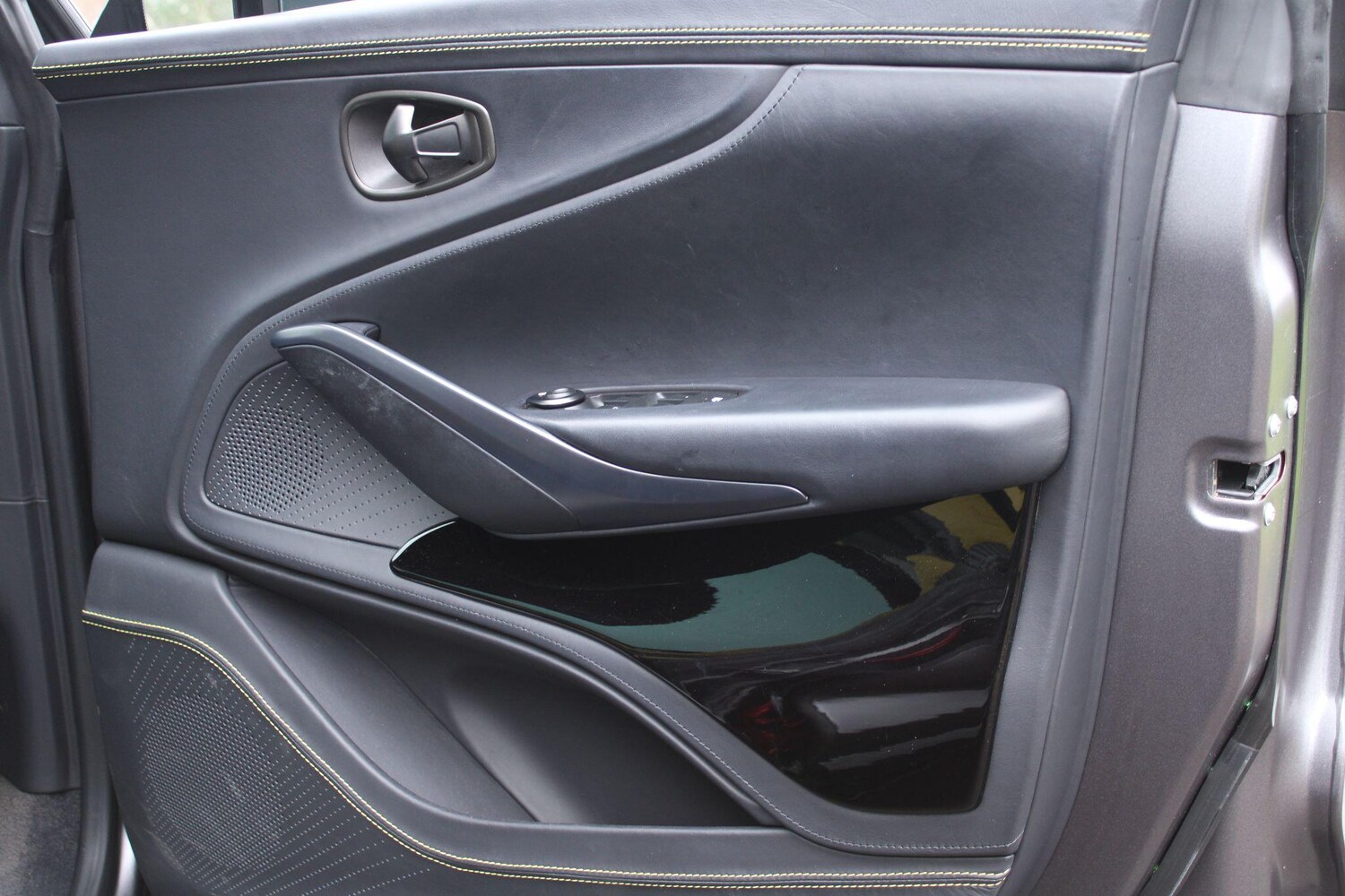 Used Aston Martin DBX 2022 for sale - 77683799: Photo 30