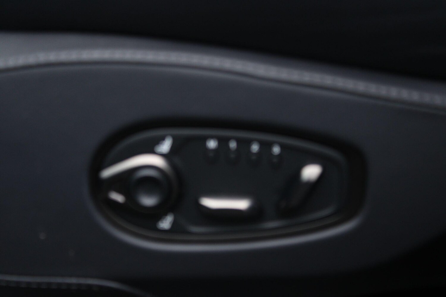 Used Aston Martin DBX 2022 for sale - 77683799: Photo 35