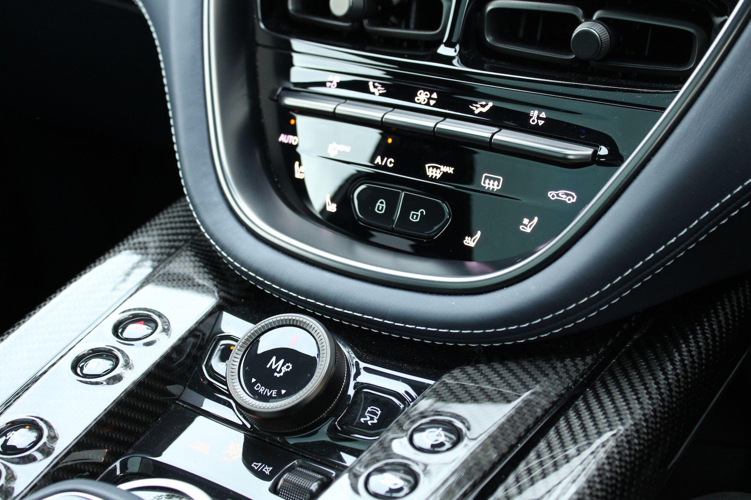 Used Aston Martin DBX 2023 for sale - 76992677: Photo 12