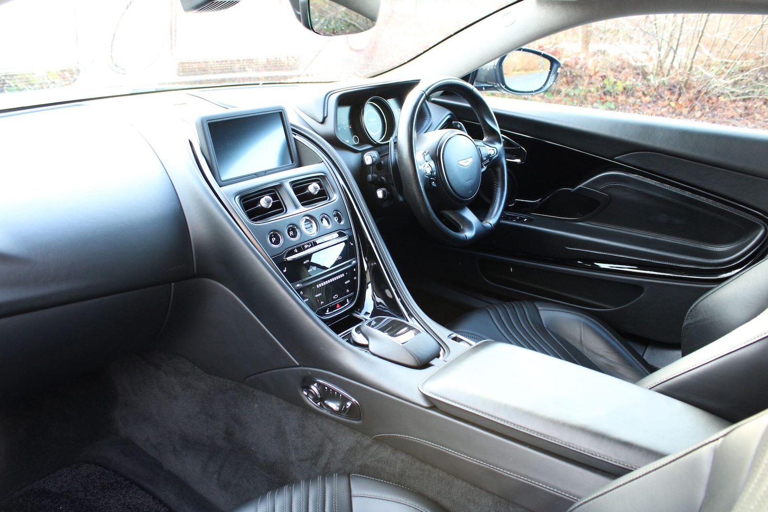 Used Aston Martin DB11 2017 for sale - 77073920: Photo 10